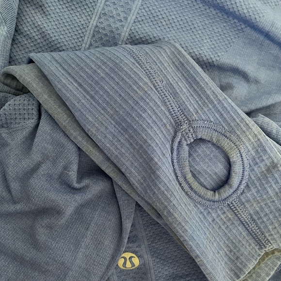 Long sleeve workout top - Picture 3 of 4